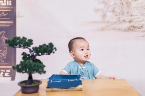 冠县怀孕肚子中间凹两边凸